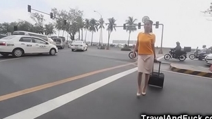 A traveler beats up a Filipino flight attendant!